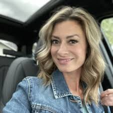 MANDY MARTIN REAL ESTATE BROKER