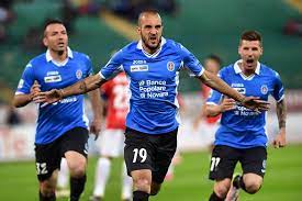 Si va da calciomercato.it e calciomercatonews.com, appunto, a siti sintetici ma completissimi sul calcio dal vivo come. Tutti I Giocatori Stranieri Del Novara Calcio Citta Di Novara