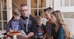 Steenrijk, straatarm is een programma van de zender sbs6, dat in 2017 startte met zijn eerste seizoen. Kijkers Moeten Massaal Huilen Van Nieuwste Aflevering Steenrijk Straatarm