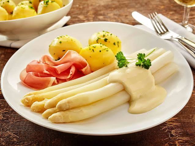 Asparagus with Hollandaise Sauce