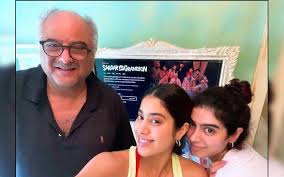 But it is neena gupta who is the sole soul of the film. Y8qsqxcf11ohwm