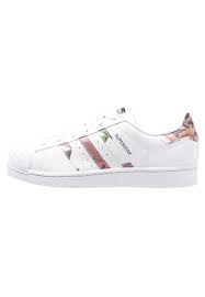 Im adidas schuhe sale ergatterst du stylishe sneaker zu besonders tollen preisen. Adidas Originals Superstar Sneaker Low White Core Black Fur Damen 04055338499244 Preis Inkl Mwst Zzgl V Sneakers Adidas Originals Superstar Sneakers White
