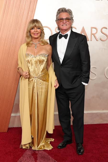 Goldie Hawn and Kurt Russell bring classic Hollywood glam to the 2025  Oscars - ABC News
