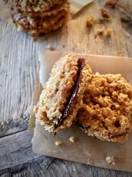 Galettes Suedoises Aux Flocons D Avoine Fourrees Au Chocolat Graine De Faim Kely Recette Avec Flocons Davoine Flocon Avoine Recette Flocons D Avoine