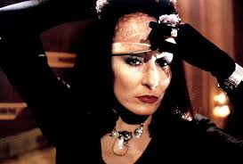 Anne Hathaway Praises Anjelica Huston for Original Witches Role