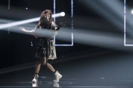 Dos 20 compositores e autores que escreveram um tema para o festival da canção 2021, 18 foram escolhidos pela rtp. Carolina Deslandes Joana Alegre Neev E Eu Clides Na Final Do Festival Da Cancao Festival Da Cancao Publico