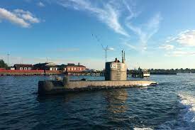 Accused peter madsen changes story and admits burying reporter at sea after initially telling authorities she had been successfully dropped. Danish Submarine Inventor Says He Buried Swedish Journalist At Sea The New York Times