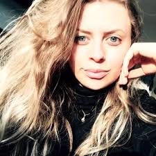 Ellie Parrott's Instagram, Twitter & Facebook