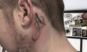 Algunos tatuajes detrás de la oreja que son más populares que otros. Tatuajes Detras De La Oreja Para Hombres Disenos E Ideas Tatuantes