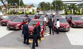 Toyota camry merupakan sebuah mobil sedan keluarga yang tidak terlalu kecil dan tidak terlalu besar juga. Toyota Camry 2019 Kereta Rasmi Kerajaan Negeri Perak Kos Selenggara Lebih Murah