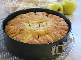 Nel periodo di pasqua, in romagna non poteva mancare la pagnotta o panina , una sorta di pane dolce che si gustava in famiglia per la colazione della domenica di pasqua, insieme a una fetta di salame e alle uova sode benedette. Torta Soffice Alle Mele Ricetta Dolce Da Credenza