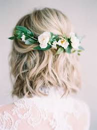 We have got one word for you trendy brides: 26 Short Wedding Hairstyles And Ways To Accessorize Them Weddingomania