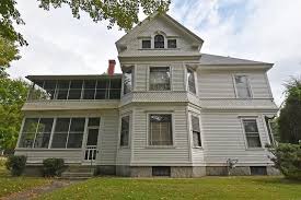 72 Orchard St Leominster Ma 01453 Mls 72578284 Zillow Old House Dreams House Farmers Porch