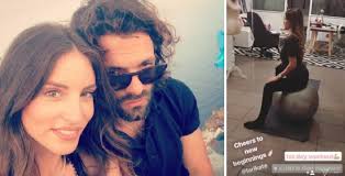 Το δεύτερο μωρό της περιμένει η αθηνά οικονομάκου, καρπό του έρωτά της με τον σύζυγό της, φίλιππο μιχόπουλο. Me Gymnastikh Gia Egkyoys Kai Ena Mpimpero H A8hna Oikonomakoy Anakoinwse Pws Einai Egkyos Sto Prwto Ths Paidi Diaforetiko