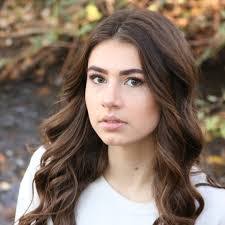 Lisa Ludwick's Instagram, Twitter & Facebook