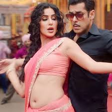 Katrina kaif navel in song : r/NavelNSFW