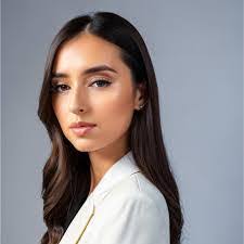 Leona Kenny's Instagram, Twitter & Facebook