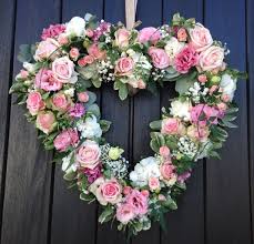 Just Gorgeous 3 Flower Wreath Heart Shaped Wreaths Flower Arrangements