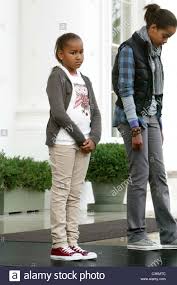 Malia obama goes to her internship in new york city wearing the same caterpillar boots every day—shop similar ones here. Sasha Obama Malia Obama Prasident Barack Obama Und Seine Tochter Verzeihen Courage Die Turkei Ein Thanksgiving Tradition Die Stockfotografie Alamy