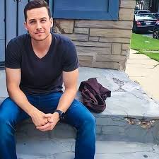 Изучайте релизы jay jesse johnson на discogs. Steffi Tausch Forever A Chihard Agrego Una Foto A Su Cuenta De Instagram A Wild Waiting Jesse Taylor Kinney Chicago Fire Chicago Pd Halstead Jay Halstead