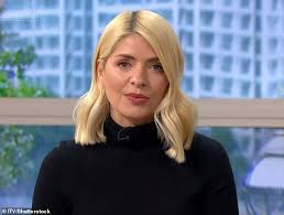 Since joining dec on the hit itv jungle reality show, we've been tuning in every day just to see what holly will wear next! Holly Willoughby S Hair Dye Left Me Looking Like Keith Lemon Internewscast