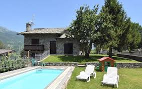 Legno e pietra sono gli elementi principi di queste ristrutturazioni. Appartamento In Affitto Valle D Aosta Chez Croiset Fenis Aosta Valle D Aosta