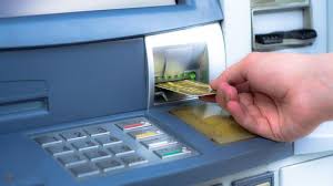 Geldautomat Schluckt Karte Was Bankkunden Tun Konnen Geld Automaten Tipps