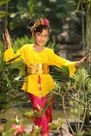 Model baju untuk pawai : Mengenali Indonesia Lewat Baju Adat Anak Dan Rekomendasi 8 Baju Adat Anak Yang Menarik Untuk Si Buah Hati