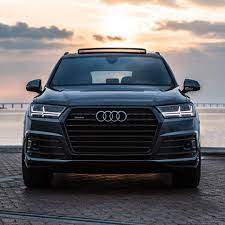 The Powerful Front Of The Q7 Looks Good With The Black Optics Ca Audi Q7 Audi Cars Audi
