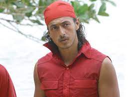 Moundir zoughari is an actor, known for les gladiatrices: Moundir A 45 Ans Retour Sur Sa Premiere Apparition Tel Tele Star