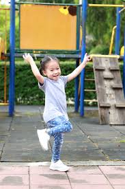 A los niños en edad preescolar. Beneficios De Los Juegos Fisicos Y Las Actividades Al Aire Libre Para Los Ninos De Preescolar Kinedu Blog