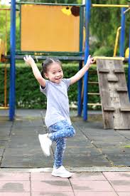 No siempre es sencillo motivar y hacer que los niños de preescolar potencien ciertas habilidades. Beneficios De Los Juegos Fisicos Y Las Actividades Al Aire Libre Para Los Ninos De Preescolar Kinedu Blog