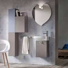 Devi ristrutturare il bagno e sogni un locale accogliente e confortevole? Idee Bagno Piccolo 6 Idee Per Scegliere Il Mobile Bagno Diotti Com