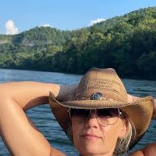 Angela Housley's Instagram, Twitter & Facebook