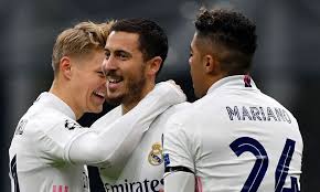 Κέιλορ νάβας, καρβαχάλ, νάτσο, σέρχιο ράμος, μαρσέλο, καζεμίρο (70' κόβατσιτς), μόντριτς, κρόος, μπέιλ (39' μάρκο ασένσιο). Real Madriths O Azar Espase Thn Katara Fosonline