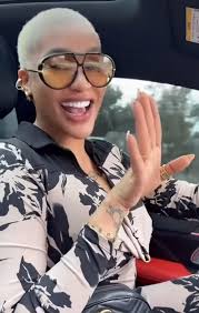 Ana fans ngouda beye yi. mom fane la rér