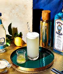 A Silver Gin Fizz Is Like Alcoholic Alka Seltzer In 2020 Fizz Drinks Gin Fizz Fizz