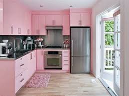 Moreover, the kitchen has been furnished with modern and stylish black and pink bar stools, a very beautiful combination. Warna Cat Dapur Rumah Minimalis Modern Terbaru Kitchen Design Color Pink Kitchen Walls Modern Pink Kitchen