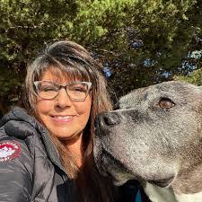 Kari Burrows's Instagram, Twitter & Facebook