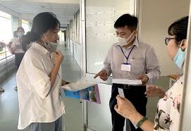 Về cấu trúc đề thi đánh giá năng lực, giám đốc trung tâm khảo thí cho biết, bài thi tiếp cập theo hướng phi truyền thống (học và thi giáo sư thảo cho biết, đề thi được rà soát từ hơn 12.000 câu hỏi của ngân hàng đề thi đánh giá năng lực năm 2016 để lựa chọn những nhóm câu hỏi phù hợp với 3. Ná»Ÿ Rá»™ Thi Ä'anh Gia NÄƒng Lá»±c Tuá»•i Tráº» Online