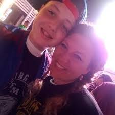 Briana Comer's Instagram, Twitter & Facebook