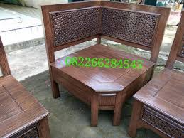 Pembuatan kursi sudut bambu lengkap dg penjelasnyatetapi di potong2 dgn satu persatu agar durasinya tdk panjang.semoga bermamfaat. Kursi Sudut Polos Dari Kayu Jati Nyonya Furniture