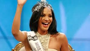 #liesl laurie #pink lips #model #cute #pokadots. Liesl Laurie Uj Alumna Crowned Miss South Africa 2015