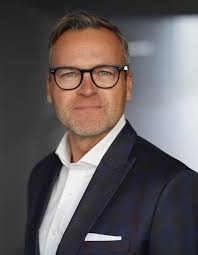 Marc Renner's Instagram, Twitter & Facebook