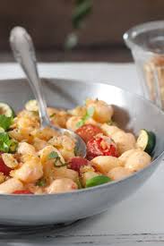 Gnocchi In Cremiger Tomaten Sauce Rezept Rezepte Tomaten Sauce Lebensmittel Essen