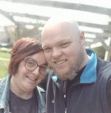 Hi! I'm new 😊 and need a little help... I'm doing the "shot in the dark"  quest. I've the palium bar and ancient wood in my inventory but I cannot  complete the