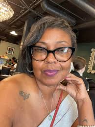 The western beautiful is celebrating her birthday Mrs muhairwe @Ray_G