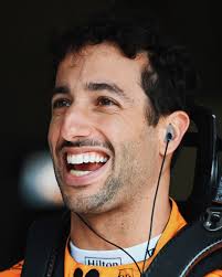 Llinos Haf Jones (@llinzhaf)