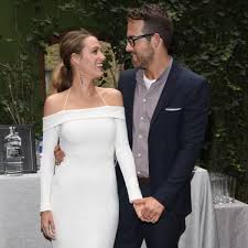 Blick.ch bietet ihnen aktuelle nachrichten und analysen zum thema. A Look At Blake Lively And Ryan Reynolds Deeply Controversial Wedding E Online Deutschland