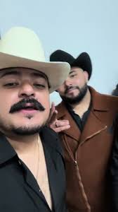 Pin pon con @Alan Moncada baterista de @Los Faros Del Norte #pinpon  #entrevista #losdoscomandantes #chismesito #polemica #polemicastiktokers  #chisme